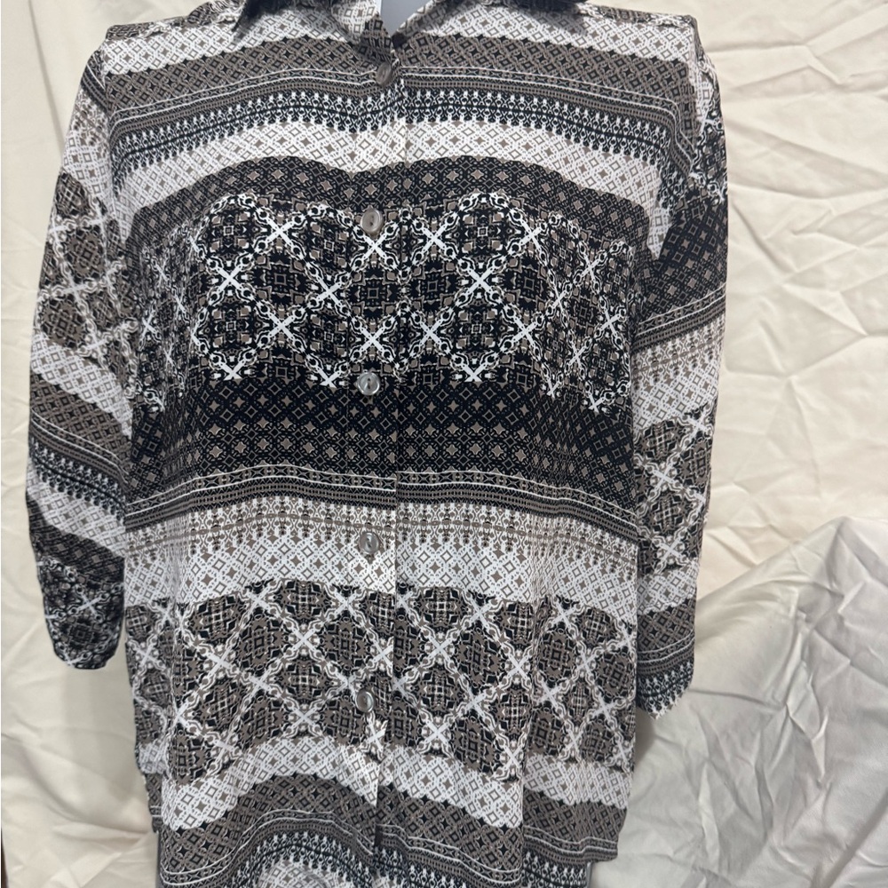 Bon Worth Black and Cream Geometric Blouse